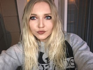 HotHousewifeHolly's Headshot