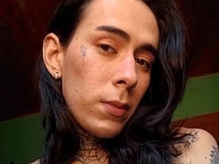 Lili Doliver's Headshot